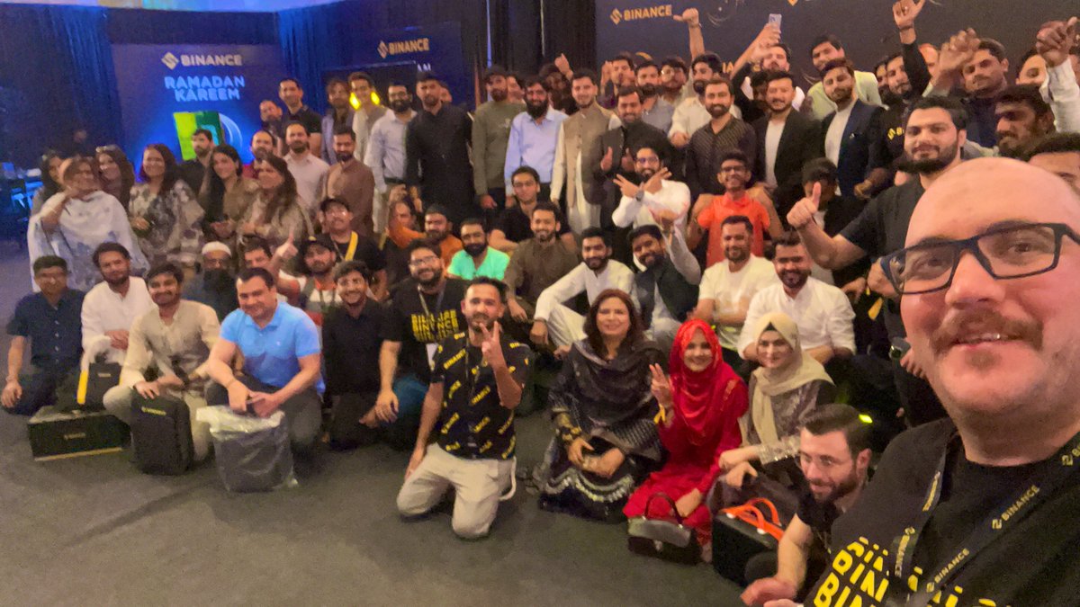 Moexba's tweet photo. Selfie time with the excited community in Pakistan 🇵🇰 as I learned most of them came from different cities to join us 🔥

Kudos to the team especially @Adeell_Official on organizing and @FarranTarek @RealJassia @RizAngel76 @BitcoinSalvia from @BinanceAngels on supporting 🚀🚀 https://t.co/tgJNUuvlT8