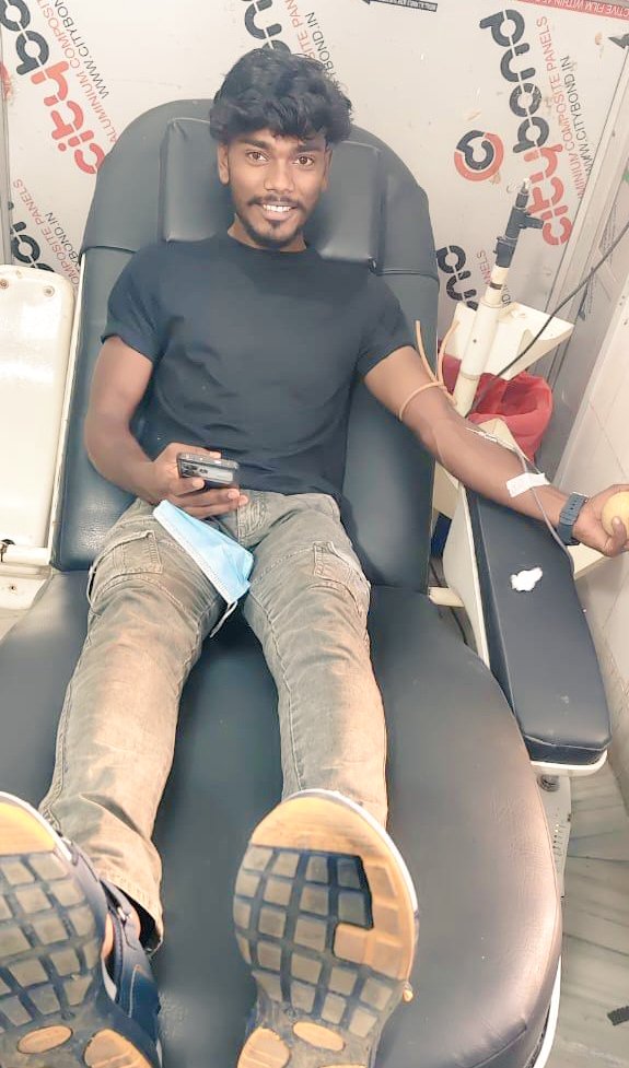 SevaKoderma's tweet photo. A #single pint can save #three lives" #Rakhtveer member #Nilesh kumar donated #1st time's 🩸 blood in #Sadar Hospital #Koderma for a critical #anemic patient #Gangiya Devi .Hat's off to You.🩸
@drvivekbhati
@BloodDonorsIn https://t.co/0joQ2cetrX
