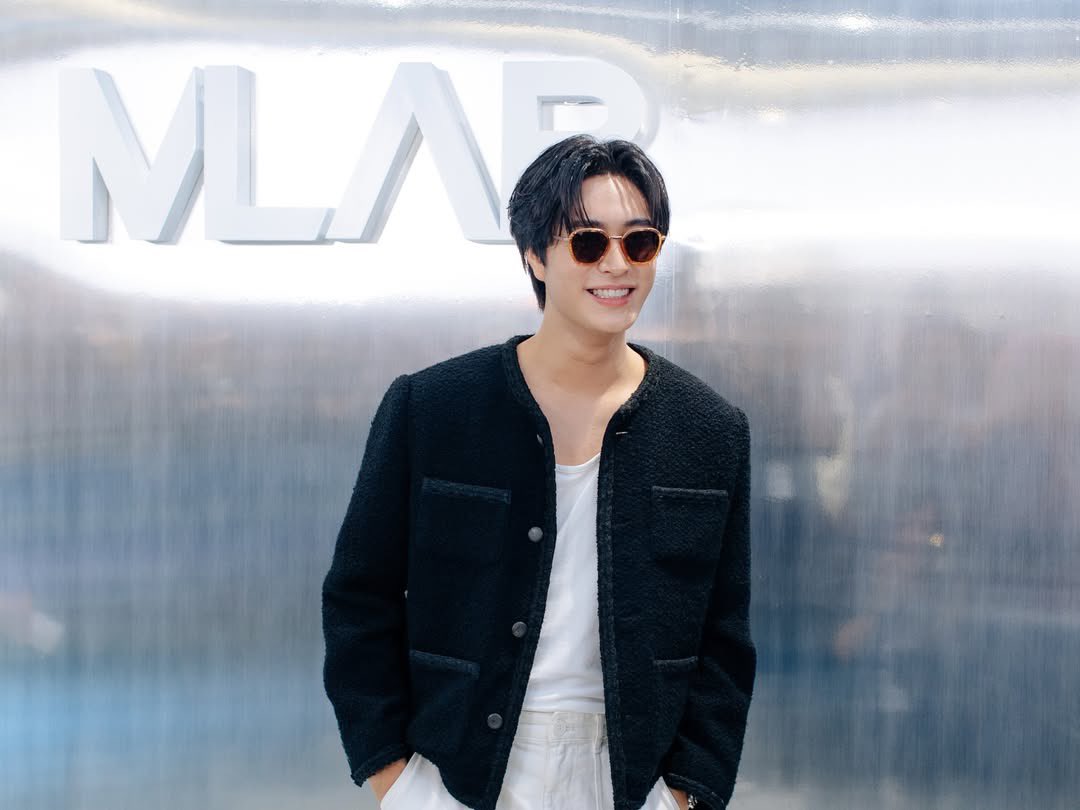 Geminint_family's tweet photo. ♊️ Facebook Update | MLAB

#MLABxGemini #MLAB_Store 
#Gemini_NT #เจมีไนน์ @gemini_ti 

เปิดภาพบรรยากาศ “เจมีไนน์-นรวิชญ์” ร่วมงานเอ็กซ์คลูซีฟอีเว้นท์ที่ MLAB เซ็นทรัลเวิลด์ พร้อมโชว์ลุค Sport-Active Lifestyle ในแบบของตัวเอง และที่ MLAB ไม่ได้มีแค่สินค้า Sport-Active Lifestyle แต่ยังมีกิจกรรมให้ร่วมสนุกอีกด้วย! มาค้นหาสไตล์ที่เป็นคุณกับควิซสุดพิเศษ! เพียงตอบคำถามง่ายๆ ก็รู้เลยว่าสไตล์ไหนที่ใช่คุณ!  สามารถเล่นได้ตั้งแต่วันนี้จนถึง 30 มิถุนายน 2568 ที่ MLAB เซ็นทรัลเวิลด์ ชั้น 3 หรือคลิก https://t.co/3qssavPlLy
#MeetYourUnmet #MentagramThailand
