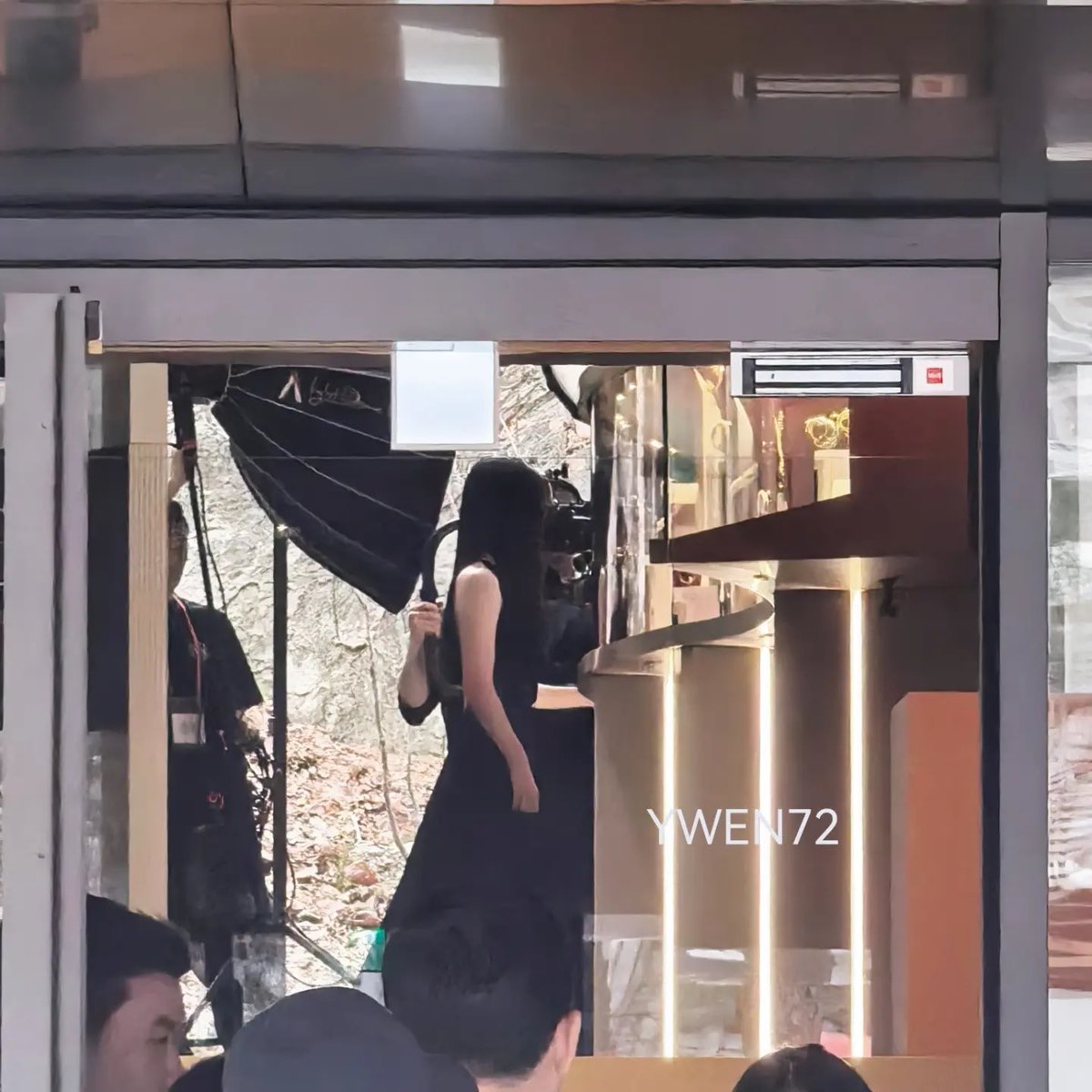 film_0n's tweet image. 김지원 블랙드레스 온다 ..