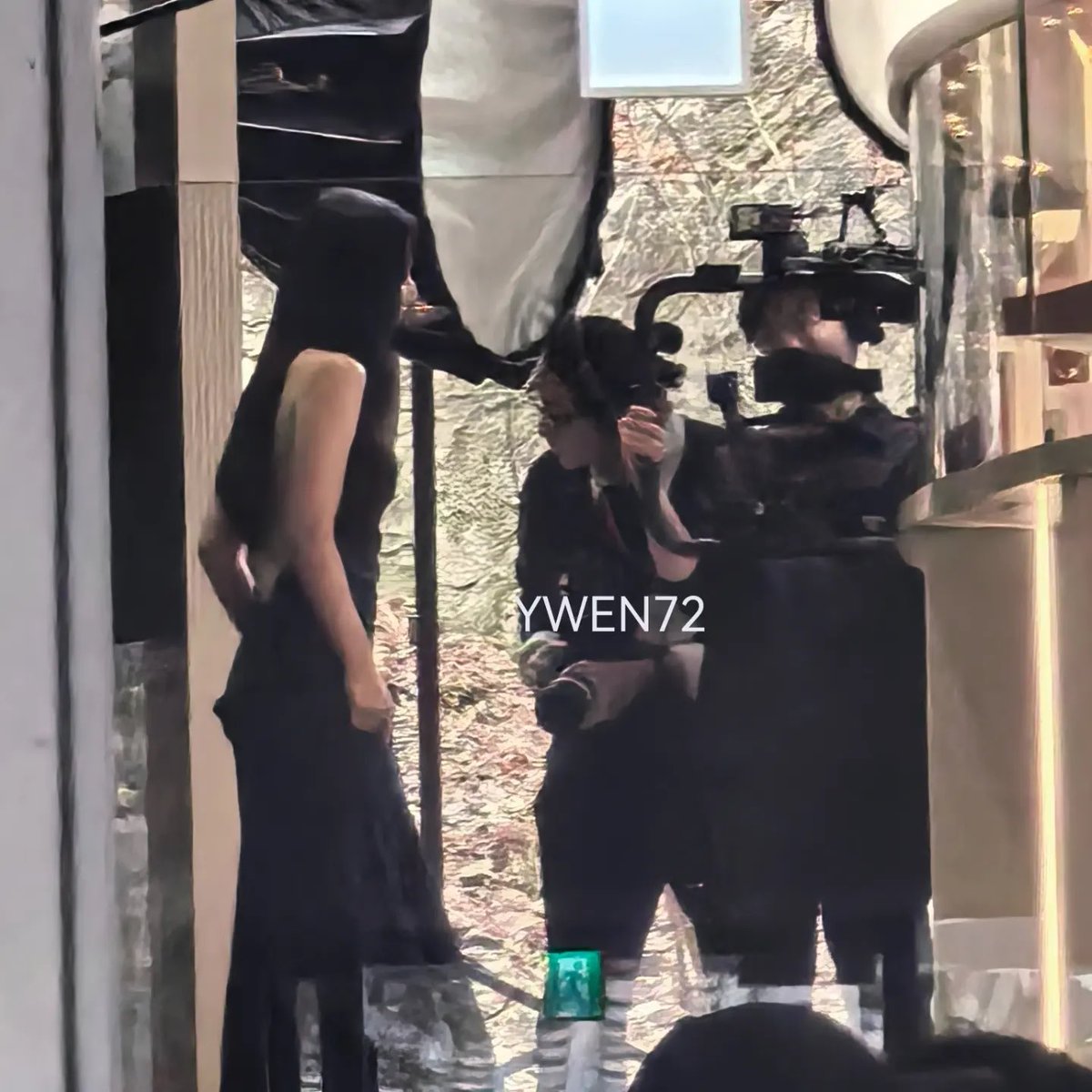 film_0n's tweet image. 김지원 블랙드레스 온다 ..