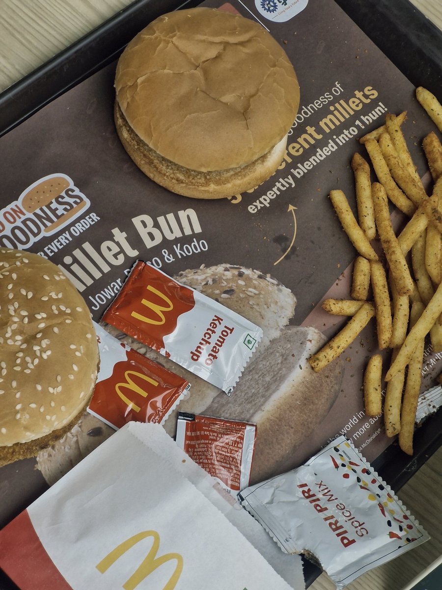 9_arcc's tweet image. A little chaos, a lot of flavor. Cheat day never looked this good. 

#cheatmeals #🦍