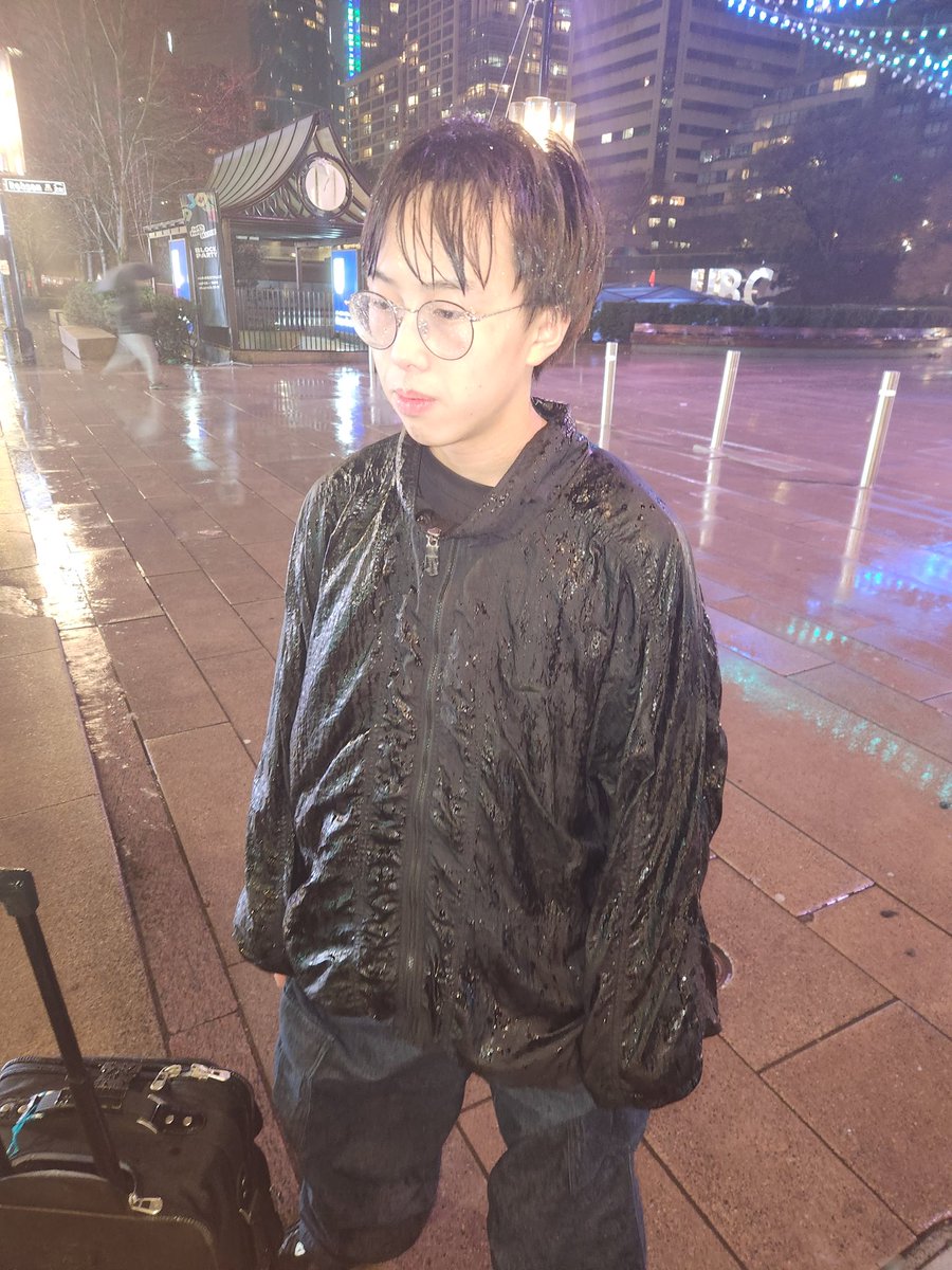 flower_goob's tweet image. This is what going 0-2 in Vancouver does to a guy... @bunkypt