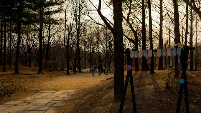 melinxadri's tweet photo. La depresión post viaje, también conocida como síndrome post vacacional,  es un estado transitorio de ánimo caracterizado por sentimientos de  tristeza, melancolía y desmotivación tras regresar de unas vacaciones o  un viaje. ✈️🇰🇷 https://t.co/ffLBqYB3XF