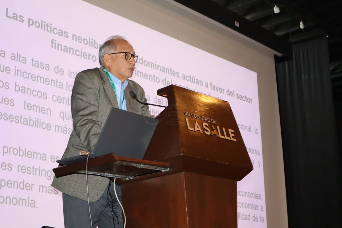 Arturo Huerta, doctor en Economía y profesor de la UNAM, compartió su mirada crítica sobre la situación de los países en desarrollo. Habló claro sobre las causas del estancamiento y planteó salidas desde una visión postkeynesiana. #CongresoEconomistas2025