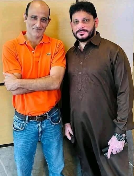 Aurangjeb With His Pille 😉

#SingalShakhs