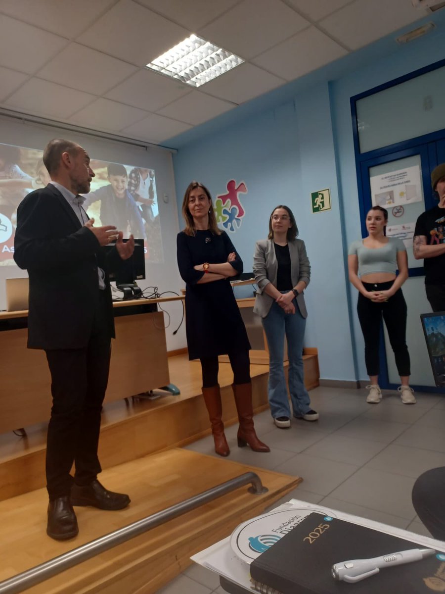 <a href="/dokipanik/">🕹DokiPanik🕹</a> y <a href="/yolandarufino/">Yolanda Rufino</a> del equipo <a href="/pausayreconecta/">Pausa y reconecta</a> explicando en la asamblea <a href="/POI_CyL/">Plataforma de Organizaciones de Infancia (POI) CyL</a> el contenido y las dinámicas del proyecto para que sus entidades se sumen y participen.

‼️Importante reunión para llegar a más jóvenes y adolescentes  en el buen uso de las pantallas.‼️