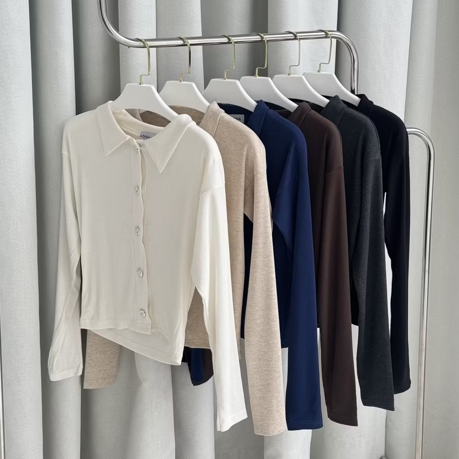 uncroffle's tweet photo. minimal kamu punya satu knitwear kayak gini.. apalagi dipakai pas hujan, bisa jadi lebih hangat🧚🏻‍♀️☁✨ https://t.co/3bMlmDcGom