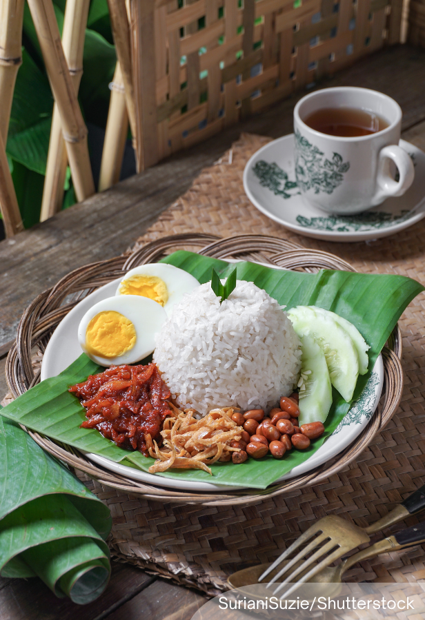 NewsBFM's tweet image. 📌 The Oxford English Dictionary has added twelve words from Malaysia and Singapore in its latest update, describing them as untranslatable words.

The newly included loanwords are:

• Alamak
• Nasi Lemak
• Terror
• Mat Rempit
• Tapau
• Ketupat
• Kaya
• Kaya toast
•…