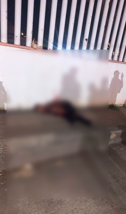 el_alcancemx's tweet photo. #DeÚltimoMinuto 🔴 | Locales reportan una persona ejecutada en la colonia Miguel Hidalgo, cerca de el Hospital Juan Graham. https://t.co/Wv85bV0uNY