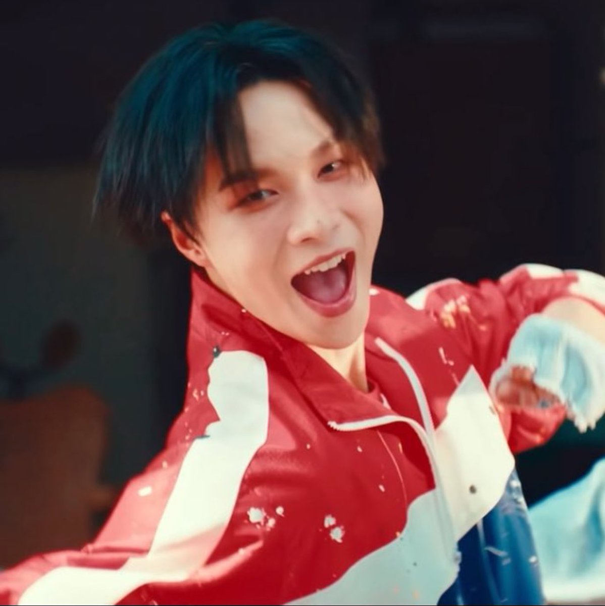 เก่งมากครับ ไอยูกกกหมา
รักจั๋งนะครับ..จั๋งเก่งมาก
Busทุกๆคนเก่งมากภูมิใจสุดๆ 
#JUNGT 
#BUSbecausaeofyouishine 
#BUS 
#BUSbecausaeofyouishine #BUS_BOWWOW_MV