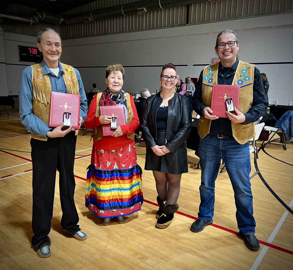 🇨🇦 Honouring Łı́ı́dlı̨ı̨ Kų́ę́ First Nation recipients of the King Charles III Coronation Medal: Gilbert &amp; Mary Jane Cazon and Chief Kele Antoine. Proudly presented by Senator Margaret Dawn Anderson. #HonouringExcellence #IndigenousLeadership