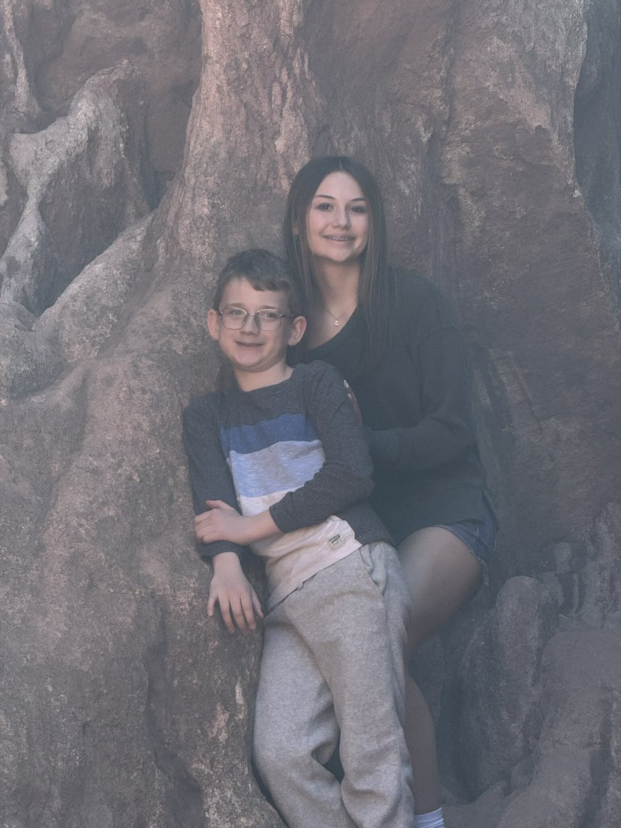 Colorado with the family for spring break
#vacation #family #springbreak #siblings #gardenofgods #colorado