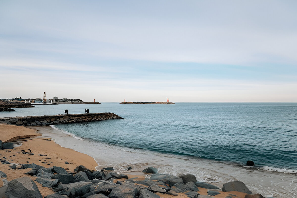 koreaspectrum's tweet photo. ✨ Dreaming of Jumunjin Beach ✨ The iconic Goblin spot where romance meets waves! 🌊 Recreate that magical K-drama moment and soak in serene ocean views. 💕 #K_drama #K_filminglocation #K_travel #korea https://t.co/p6cbF4T4KW