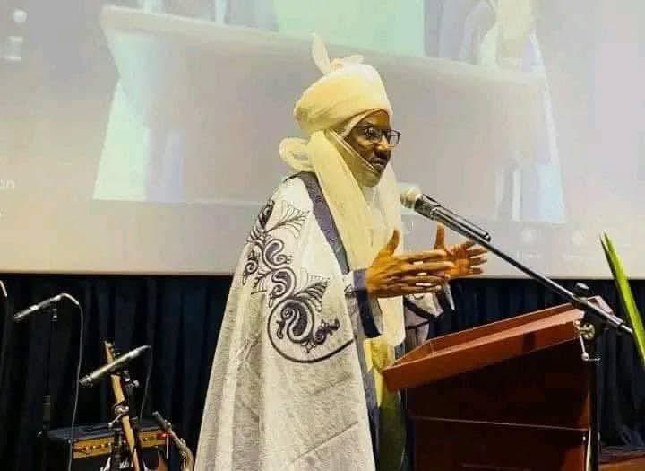 bapphah's tweet photo. “Bana kaunar Sarauta kamar yadda nake kaunar Talakan Kano da Arewa baki daya. Shi yasa gwamnatin tarayya bata sona.” Sarki Sanusi.

Me zaku ce ? https://t.co/OQoncg6JUv