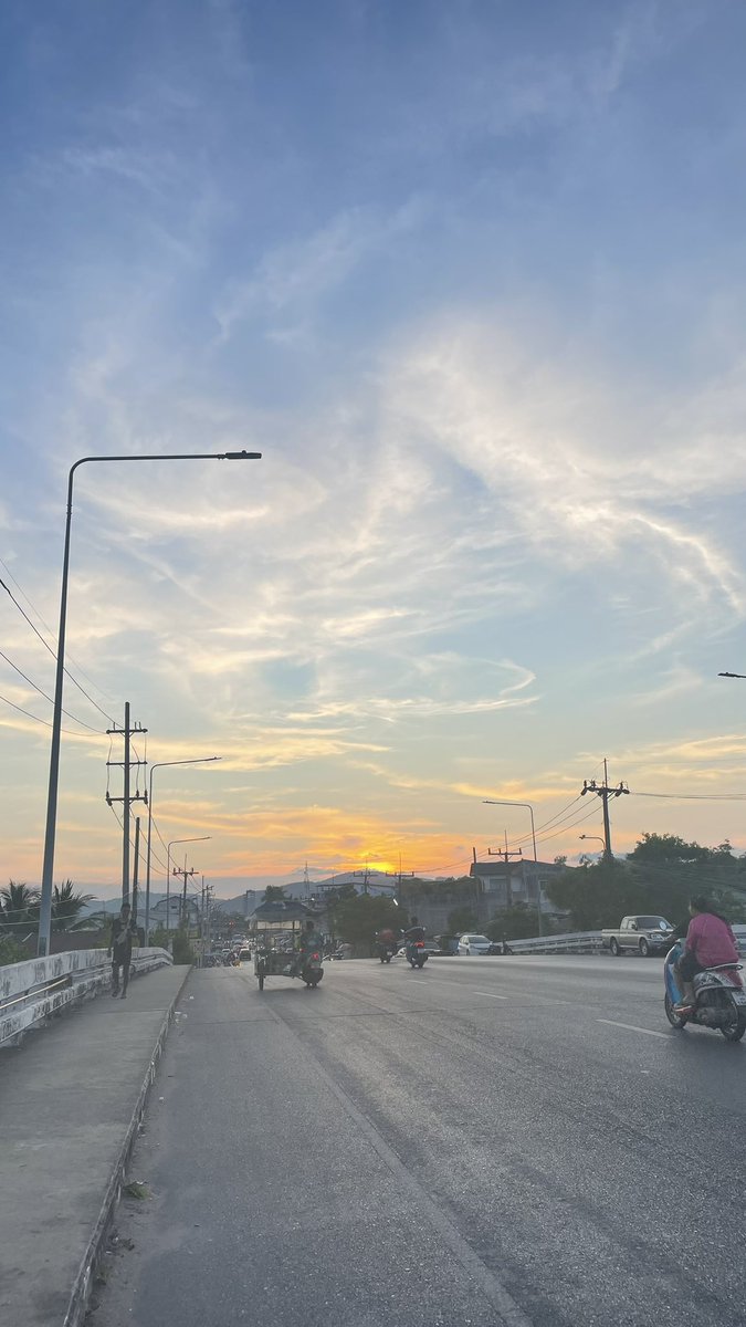 ท้องฟ้าภูเก็ตทำให้รู้สึกเหงาอยู่ตลอดเวลา #ภูเก็ต #เหงาหาเพื่อนคุย
