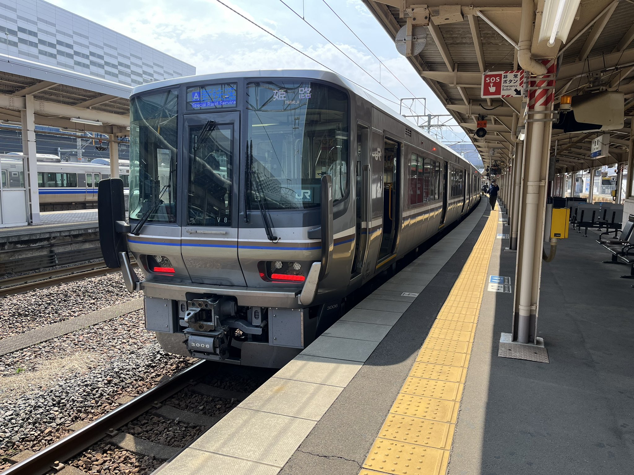 京阪神圏を駆けるJR西日本のイメージリーダー・223系2000番台