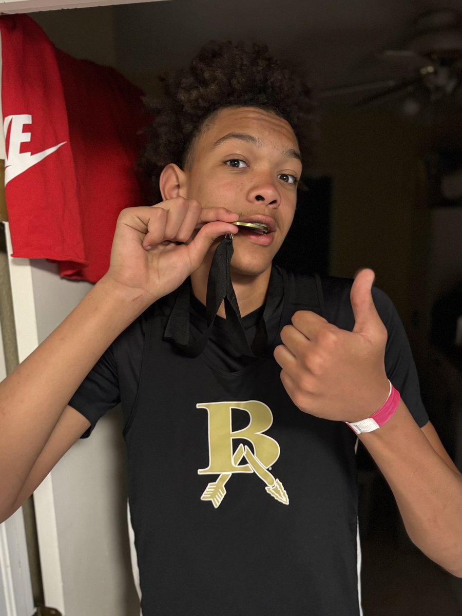 kdROBINSON021's tweet image. First place in the 800 meter. 💪🏽