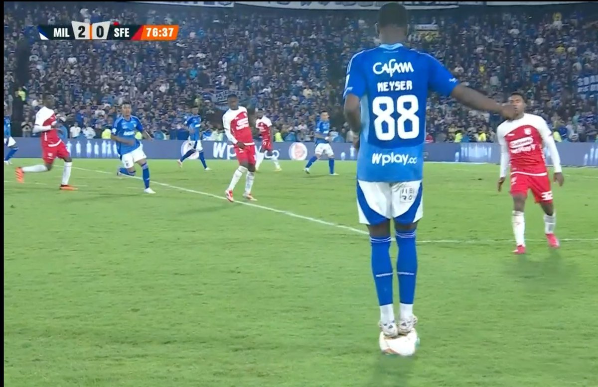 Así pones a llorar a 50 hinchas y 10 jugadores 
Cineee..📽️🚬