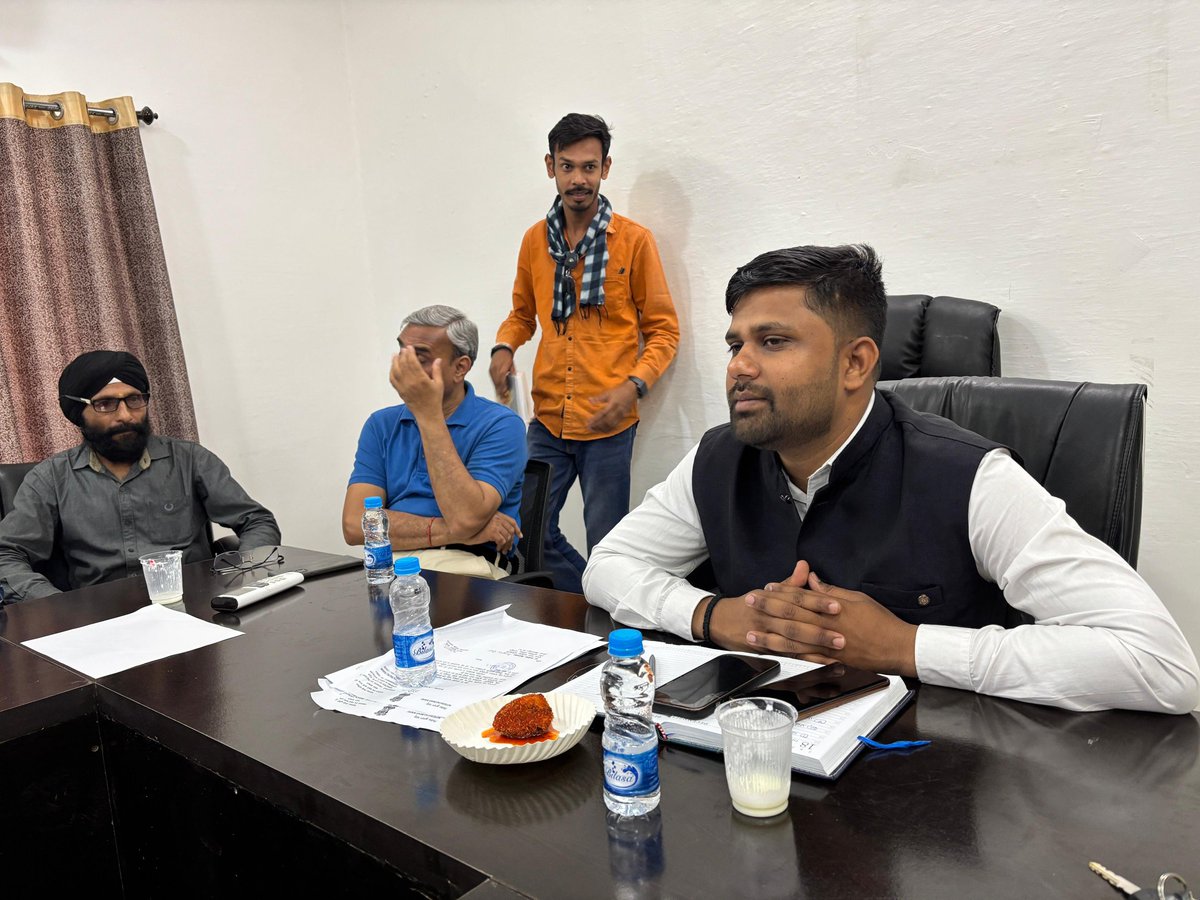 KoshleShubh's tweet photo. #creatorsofchhattisgarh gathered to design @narendramodi ji's Grand Welcome at @BilaspurDist on 30th March. Blood Donation, Plantation, Cleanliness Drive has been made fixed to tribute #narendramodiji. 

देश के प्रधानमंत्री जी का इससे खूबसूरत स्वागत और कहाँ! https://t.co/WVoDgaR2NA