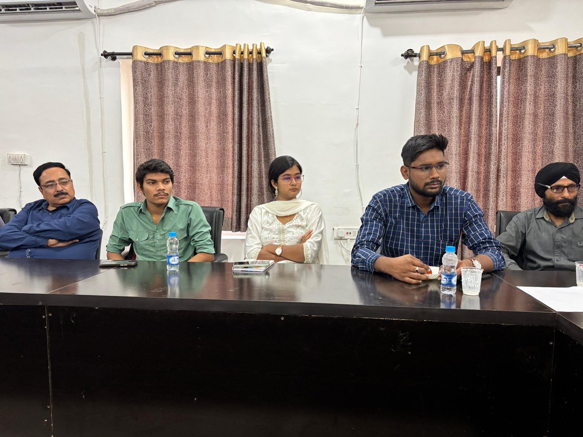 KoshleShubh's tweet photo. #creatorsofchhattisgarh gathered to design @narendramodi ji's Grand Welcome at @BilaspurDist on 30th March. Blood Donation, Plantation, Cleanliness Drive has been made fixed to tribute #narendramodiji. 

देश के प्रधानमंत्री जी का इससे खूबसूरत स्वागत और कहाँ! https://t.co/WVoDgaR2NA