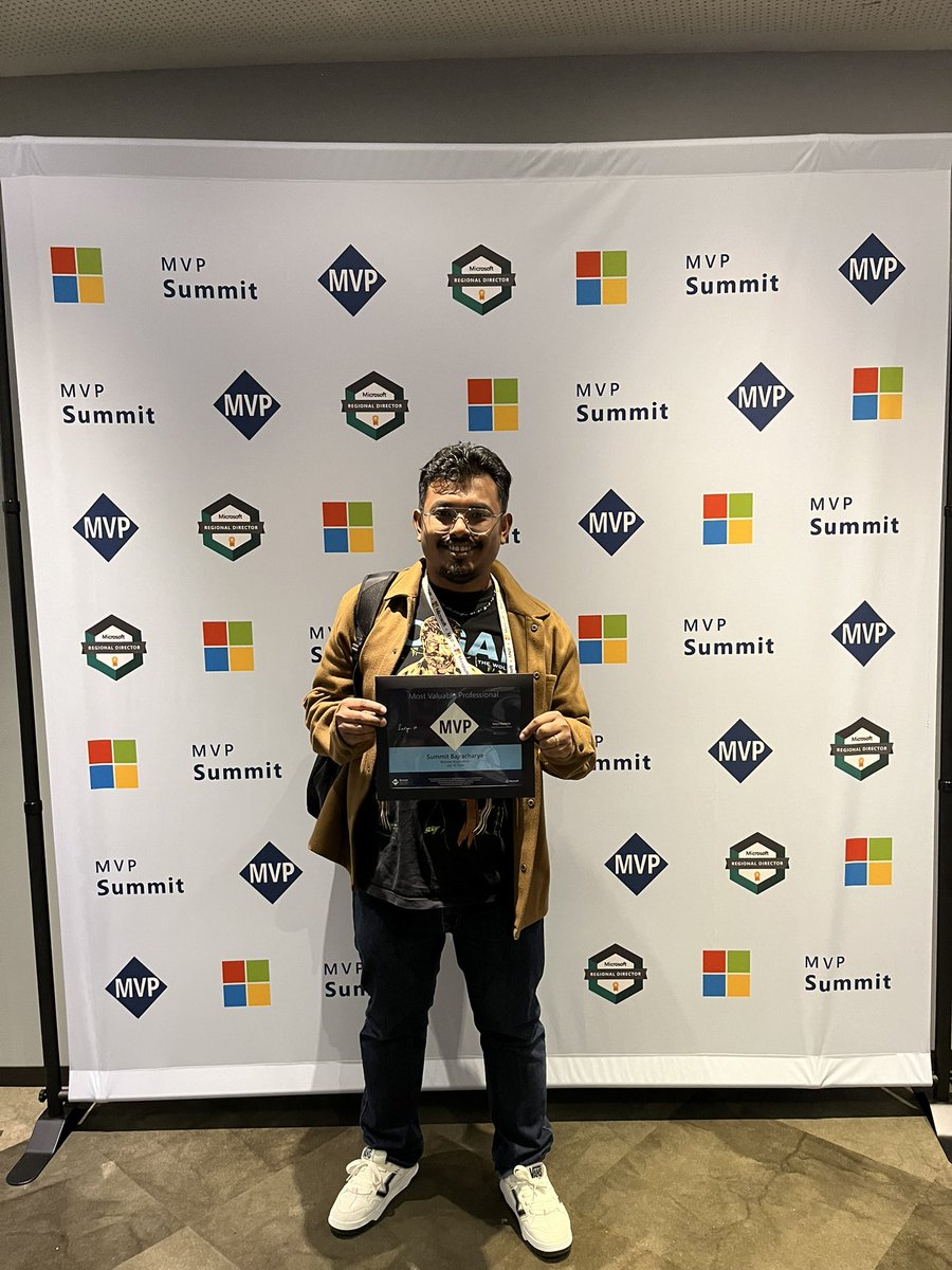 imsumit's tweet photo. #mvpsummit #microsoft Hanging out with community stars! ⭐️ https://t.co/y63H8vFb0i