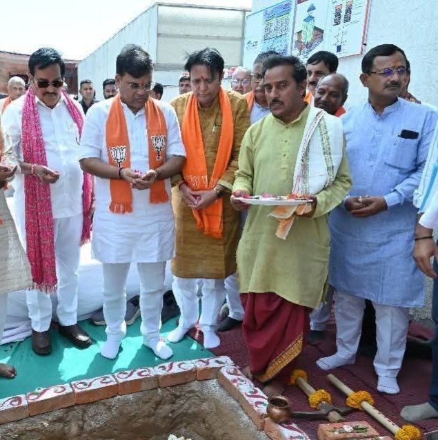 bthaker47's tweet photo. કુશળ માર્ગદર્શક, ભાજપ પ્રદેશ સંગઠન મહામંત્રી શ્રી રત્નાકરજી ને જન્મદિવસની હાર્દિક શુભકામનાઓ. ઈશ્વર આપને રાષ્ટ્રની વધુ સેવા કરવાની શક્તિ, દિર્ઘાયુ તેમજ સમૃધ્ધ જીવન અર્પે એવી પ્રાર્થના. 
#Happybirthday @ratnakar273 https://t.co/sbG4v4K4U6