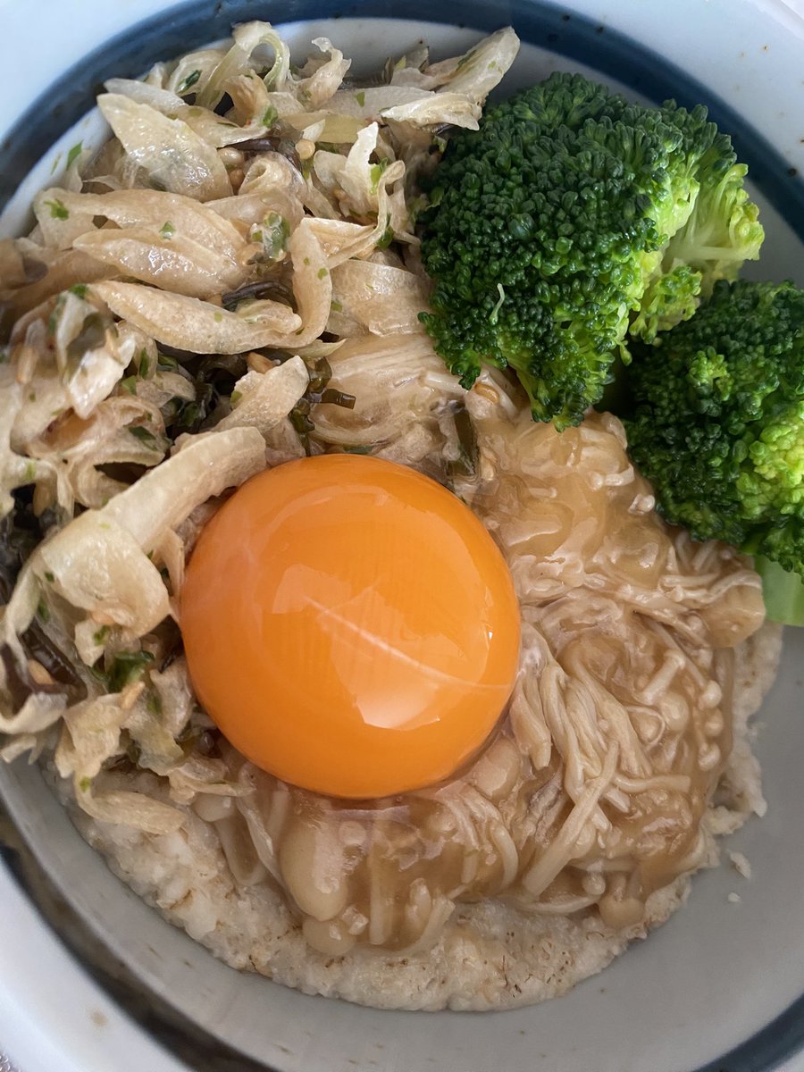 ねぇ〜え笑
食事改善するって言ったお昼ご飯
昨日から主がオートミールなのは変わらんのだけど…映えとか一切フル無視なんですが😂

せめてもの色味で、ブロッコリーと卵🥦🥚
明日もほぼ一緒のメンツのお昼確定👍