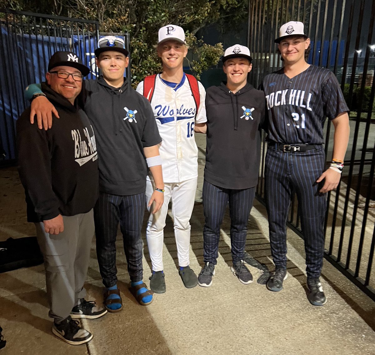 mitchmort16's tweet photo. Coach Mike was my first club coach…enjoying seeing old teammates!

@BAMMERM7 
@LukeTanner2025 
@BradySlanina 

#year4
#lastride https://t.co/3o53YCXqrQ