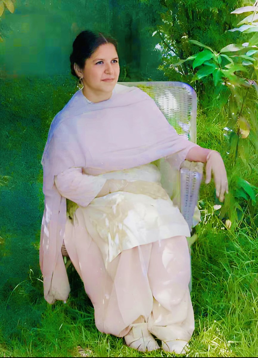 کروڑوں رحمتیں نازل ہو شوکت خانم کی قبر پر جس نے قوم کو شیر سے بھی زیادہ بہادر بیٹا دیا جو تن تنہا مافیا سے ٹکرا گیا ❤️