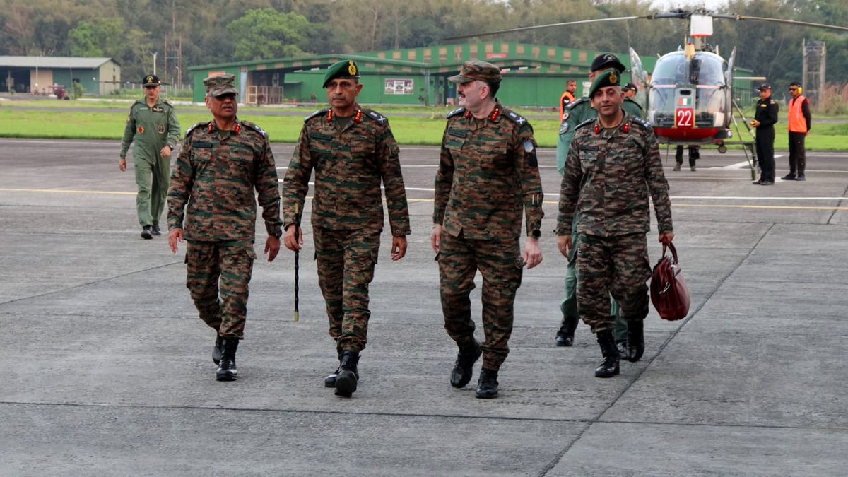 easterncomd's tweet photo. #IndianArmy 
#EasternCommand 
#IndianArmedForces
#OperationalReadiness
#Jointness
#Synergy

Exercise #PrachandPrahaar | Precision Fire unleashed !!! Indian Army's Eastern Command along with the Indian Air Force and Indian Navy showcase their integrated  multi-spectrum operational capability in the arduous mountainous terrain along the Northern Borders —Long Range Vectors, Precision Artillery, Swarm Drones, Loiter Munitions and Attack Helicopters struck multiple targets with lethal precision in a contested Electronic environment. 

@adgpi
@SpokespersonMoD
@HQ_IDS_India
@indiannavy
@IAF_MCC
@ihcdhaka
@official_dgar
@ProDefKolkata
@IndiaCoastGuard
@HQ_DG_NCC

Facebook - https://t.co/oGCBqgWZdJ
Instagram - https://t.co/E7IIXWsbk4