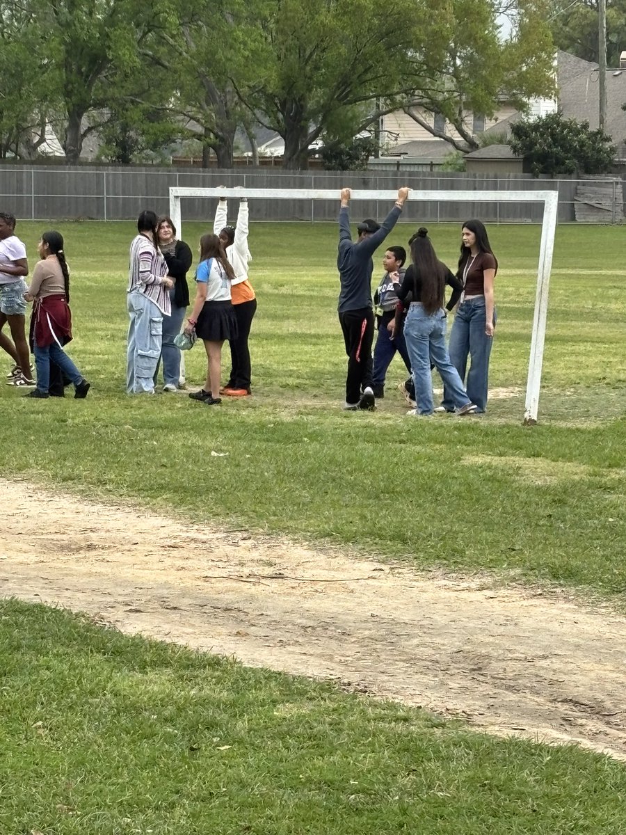 FalconPalsJVHS's tweet photo. PALS LEAD AT REED
- Falcons visit the Roadrunners @ReedElementary
#TeamPALS https://t.co/e8bepchKgr