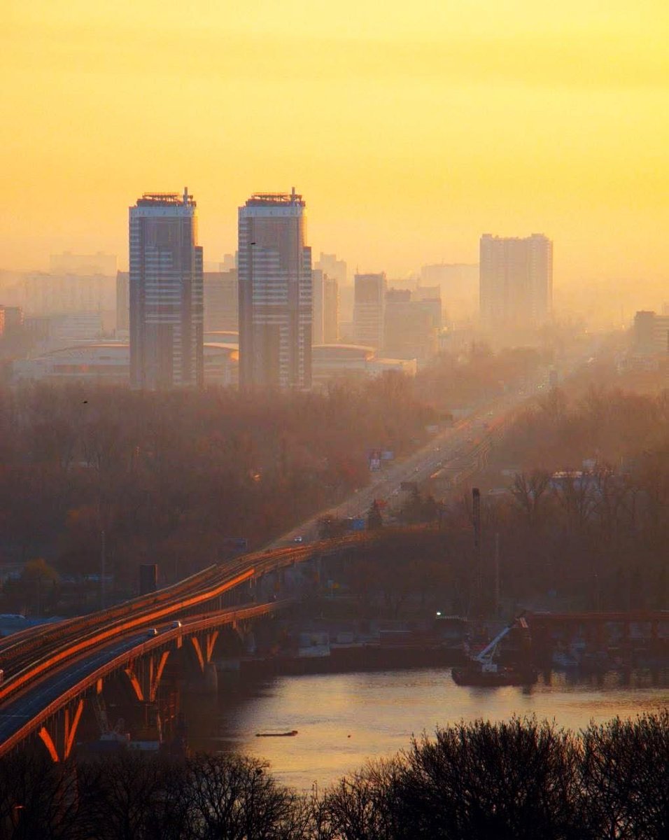 DigitalArtKyiv's tweet image. Spring morning in Kyiv! #ArtShare #SpringAwakening #DigitalDreams #HarmonyOfSoul #DigitalArt #ColorfulArt #Art #BeautifulWoman #NatureAndBeauty #aiartwork #aiart
