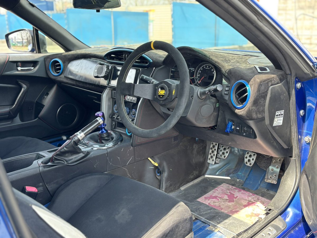 yugo_tty13's tweet image. ご報告🙇♂️
BRZ(ZC6)納車しました
知ってる方も多い車両ですが巡ってきたご縁もあり乗り継がせて頂くことになりました🙇♂️
綺麗に乗れるかは分かりませんが大切に乗って行きたいと思います🙇♂️
86BRZ界隈の皆様、よろしくお願い致します
納車前にG4の形見付けてもらいました🚗