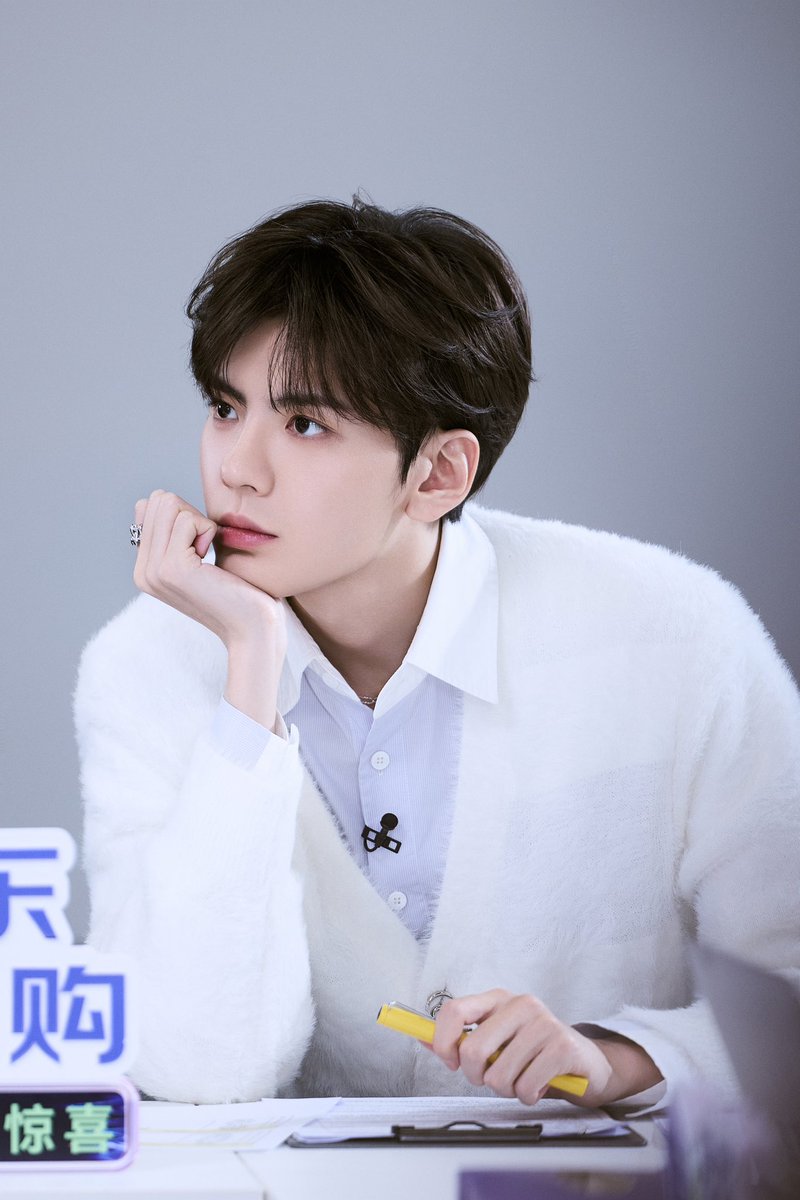 YUEHUA_OFFICIAL's tweet image. 【#毕雯珺｜#开播吧青春采销】
前方可爱预警 变身甲方客户 🥳
做客采购小组 派发出行任务📮
中午12点🥝 爱奇艺不见不散

#BiWenJun #乐华娱乐