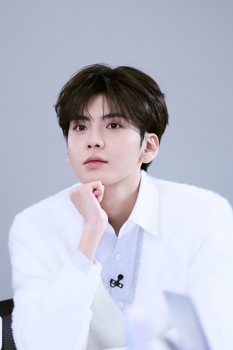 YUEHUA_OFFICIAL's tweet image. 【#毕雯珺｜#开播吧青春采销】
前方可爱预警 变身甲方客户 🥳
做客采购小组 派发出行任务📮
中午12点🥝 爱奇艺不见不散

#BiWenJun #乐华娱乐