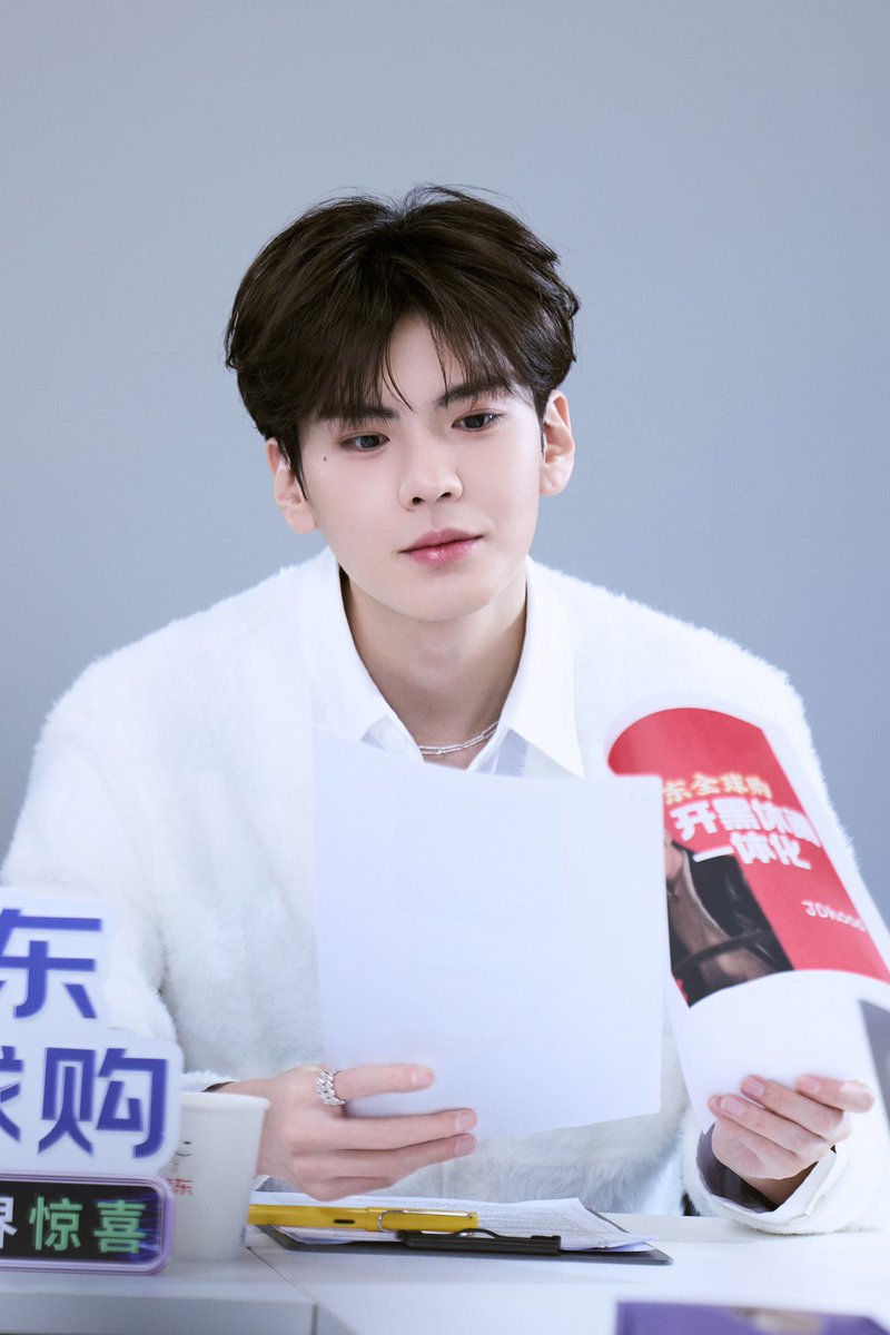 YUEHUA_OFFICIAL's tweet image. 【#毕雯珺｜#开播吧青春采销】
前方可爱预警 变身甲方客户 🥳
做客采购小组 派发出行任务📮
中午12点🥝 爱奇艺不见不散

#BiWenJun #乐华娱乐