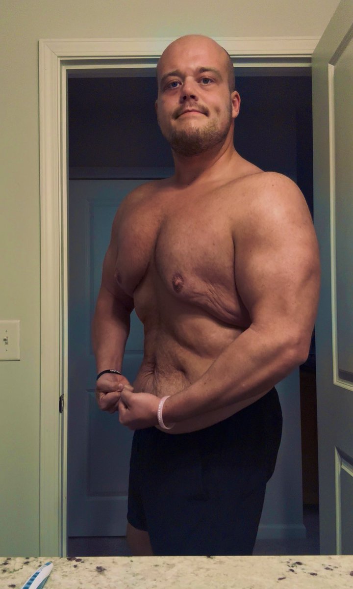 SmittyGotStrong's tweet photo. From 430+ lbs to this… #workouttransformation https://t.co/56biZk3zrd