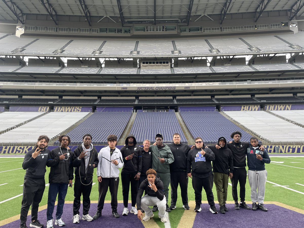 Dan Davidson (@coachdavidsonwh) on Twitter photo I appreciate <a href="/W4DOOD_/">Jaleel Wadood</a> and the entire <a href="/UW_Football/">Washington Football</a> coaching staff for spending time with <a href="/westernpioneer1/">westernpioneerfootball</a> today. Outstanding facilities and better mentors of men on that staff. <a href="/WHSPios/">Western High School</a> I appreciate <a href="/W4DOOD_/">Jaleel Wadood</a> and the entire <a href="/UW_Football/">Washington Football</a> coaching staff for spending time with <a href="/westernpioneer1/">westernpioneerfootball</a> today. Outstanding facilities and better mentors of men on that staff. <a href="/WHSPios/">Western High School</a>