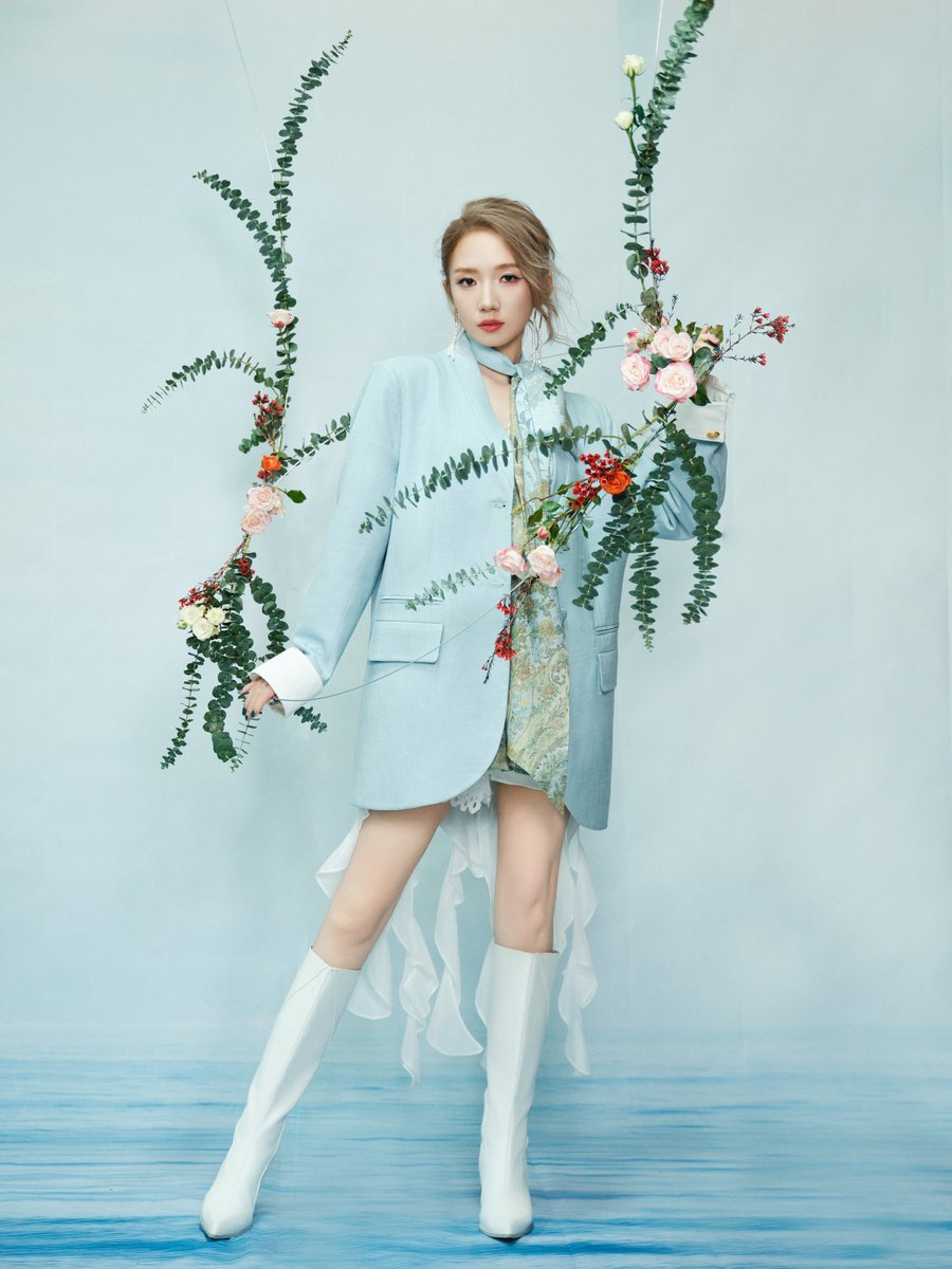 YUEHUA_OFFICIAL's tweet image. 【#孟美岐 x 百分百歌手对战季】

羽毛轻拂 花朵唤醒春意
声浪炸场 开启三人舞台
今天中午12点 ｜腾讯视频🎙️

#MengMeiQi #乐华娱乐