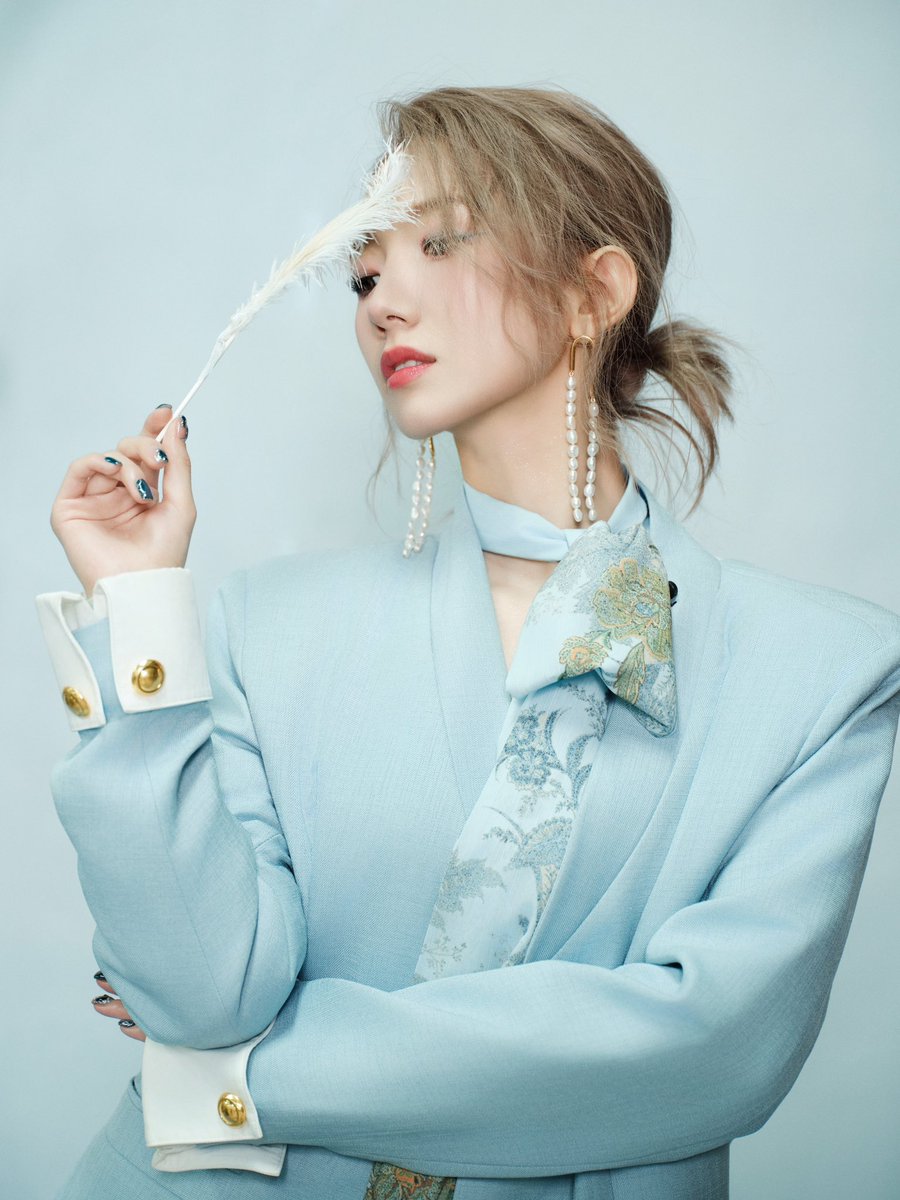 YUEHUA_OFFICIAL's tweet image. 【#孟美岐 x 百分百歌手对战季】

羽毛轻拂 花朵唤醒春意
声浪炸场 开启三人舞台
今天中午12点 ｜腾讯视频🎙️

#MengMeiQi #乐华娱乐