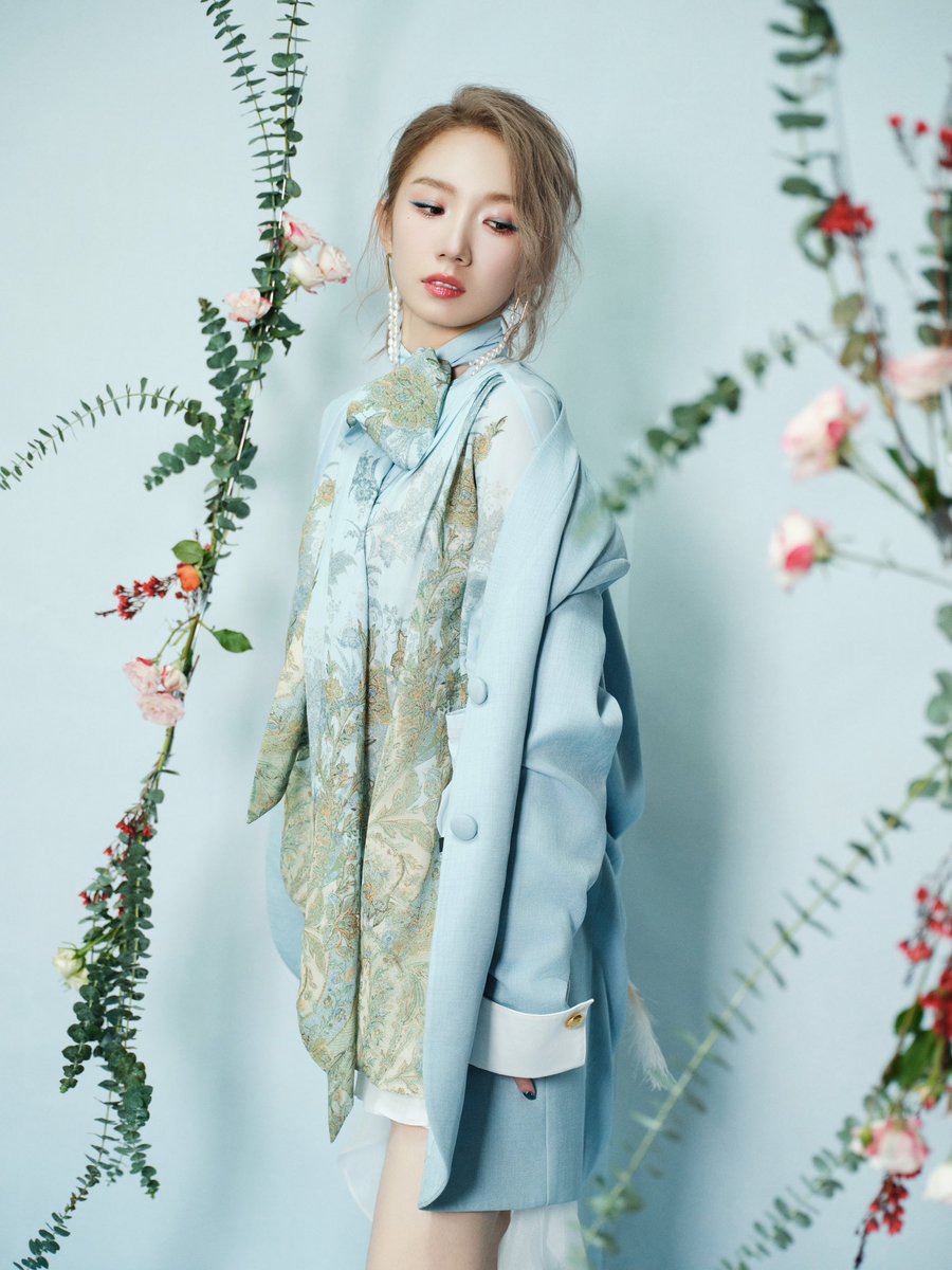 YUEHUA_OFFICIAL's tweet image. 【#孟美岐 x 百分百歌手对战季】

羽毛轻拂 花朵唤醒春意
声浪炸场 开启三人舞台
今天中午12点 ｜腾讯视频🎙️

#MengMeiQi #乐华娱乐
