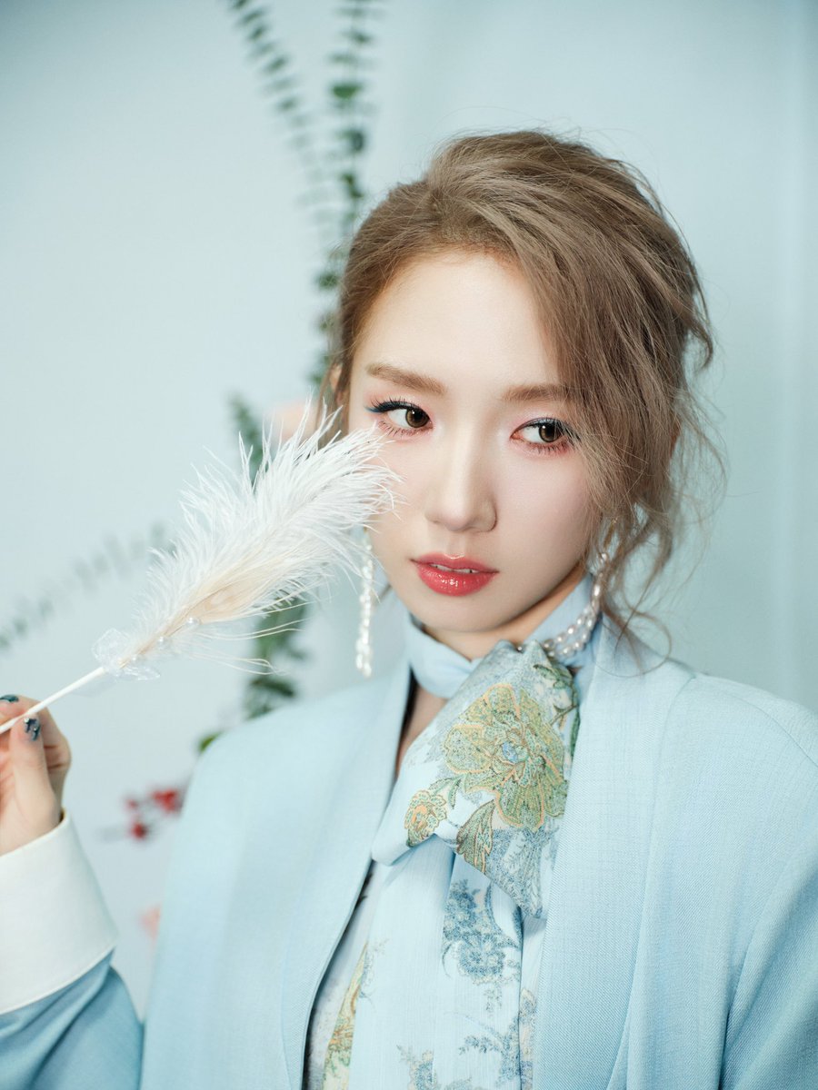 YUEHUA_OFFICIAL's tweet image. 【#孟美岐 x 百分百歌手对战季】

羽毛轻拂 花朵唤醒春意
声浪炸场 开启三人舞台
今天中午12点 ｜腾讯视频🎙️

#MengMeiQi #乐华娱乐