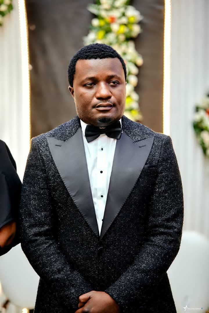 RWANDAIS !! Et plus rien…

Réflexions de <a href="/patrickMUNDEKE/">patrick MUNDEKE</a> 

Je ne sais pas qui a menti aux Kinois qu’ils vivent mieux qu’un Rwandais. J’ai juré que, pendant ce moment difficile, je ferais des réflexions avec ma tête et non avec mon cœur. Je sais qu’après cette réflexion, ils vont
