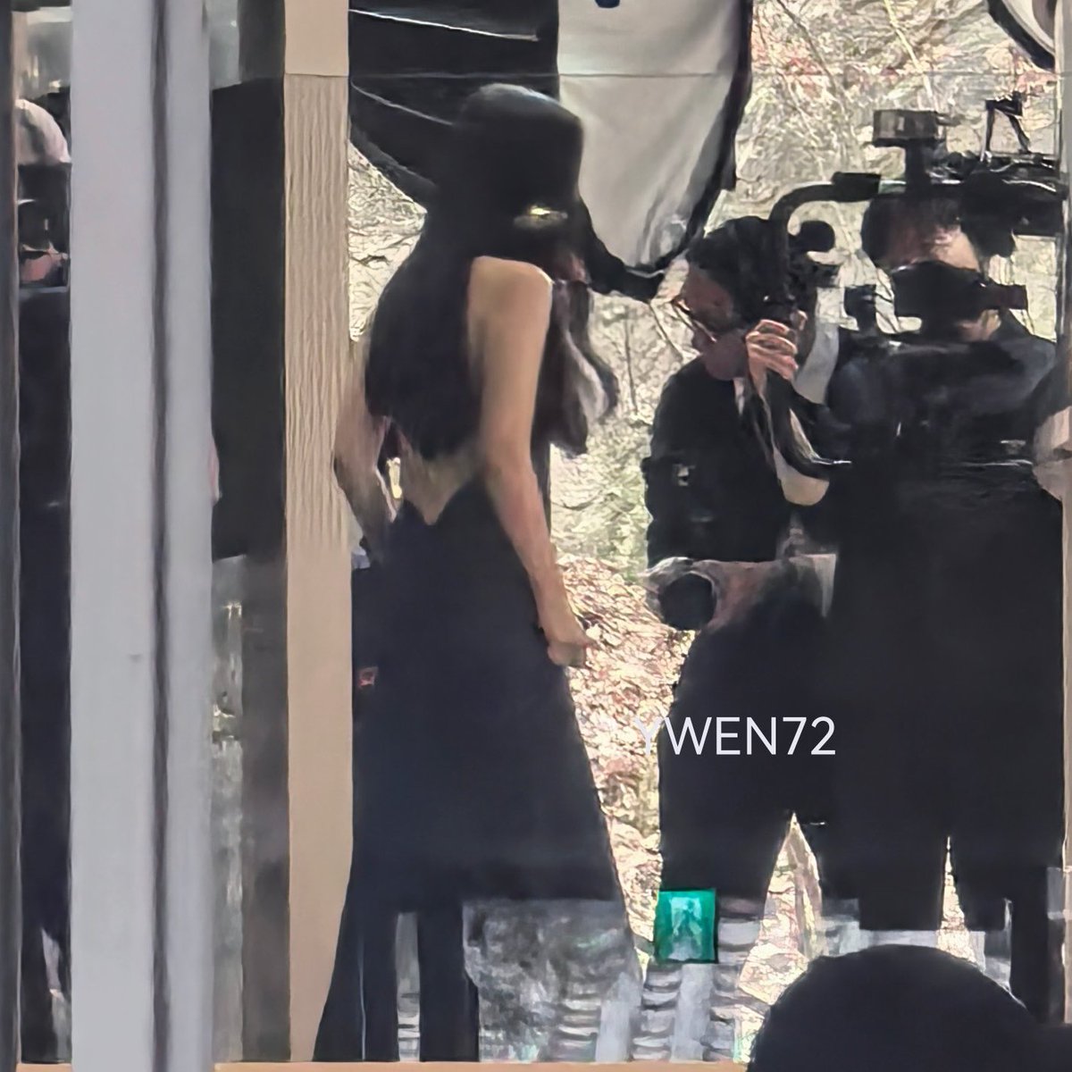 jiwononly1019's tweet image. 불가리 김지원 오늘 드레스착 진짜 ㅁㅊ나봐..개큰거온다