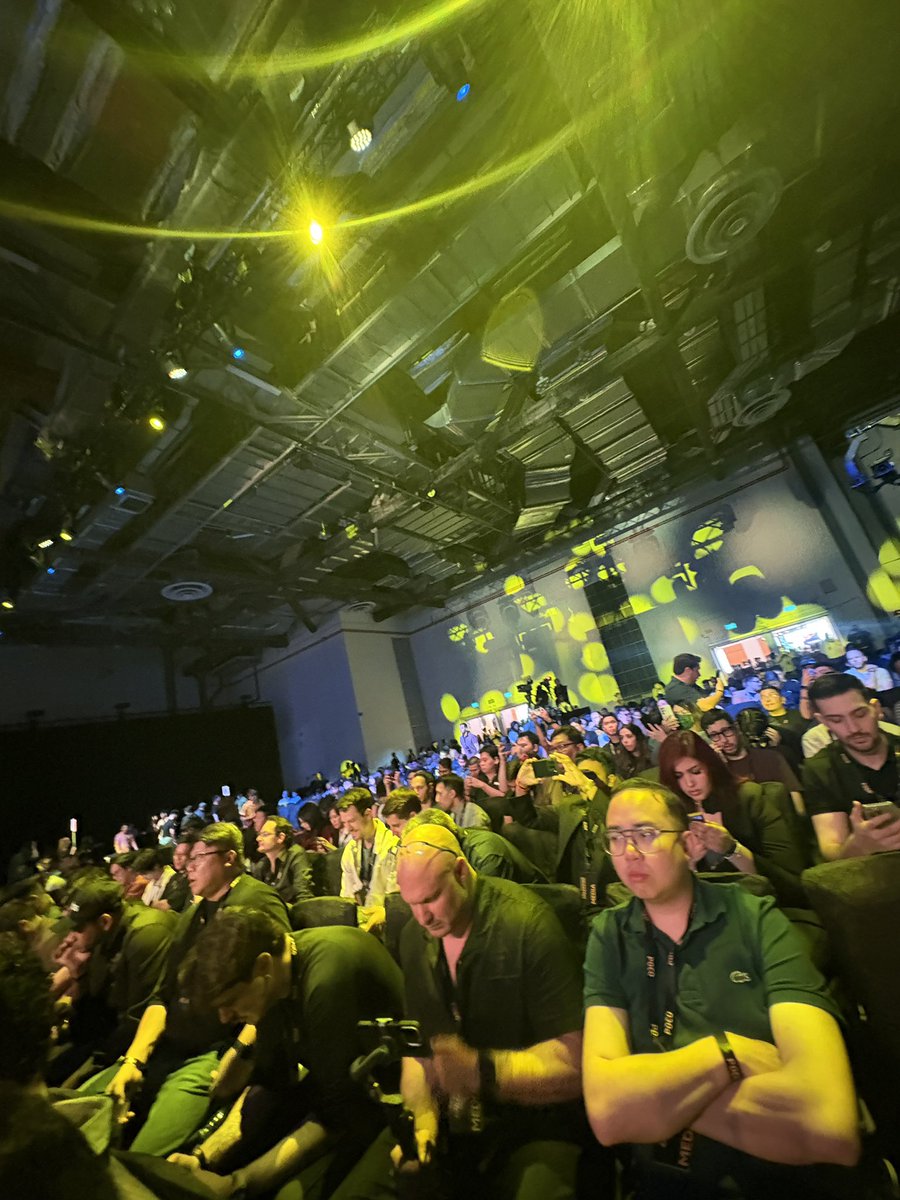 pratimaadhikary's tweet image. Huge crowd for the #POCOF7SeriesLaunch 🤓
@POCOGlobal 
#pocof7series #pocof7ultra #PocoF7Pro