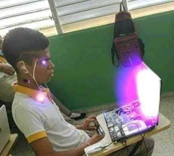 wokenupped's tweet image. they dont know i got my first 500pp with my laptop playing like this
