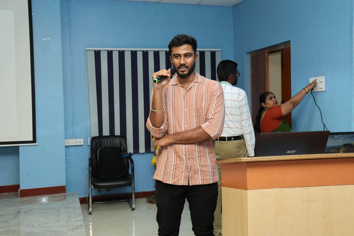 acscebangalore's tweet image. 🚀✨ Java Mastery Bootcamp – Day 1 Recap! 💻🔥
#ACSCE CSE-Cybersecurity Dept. hosted Day 1 of the #JavaMastery Bootcamp with Mr. Suganth (Revamp Academy), covering Core Java, hands-on coding & Q&A. 💡💻🔥
#TechTraining #FutureReady #ACSCE