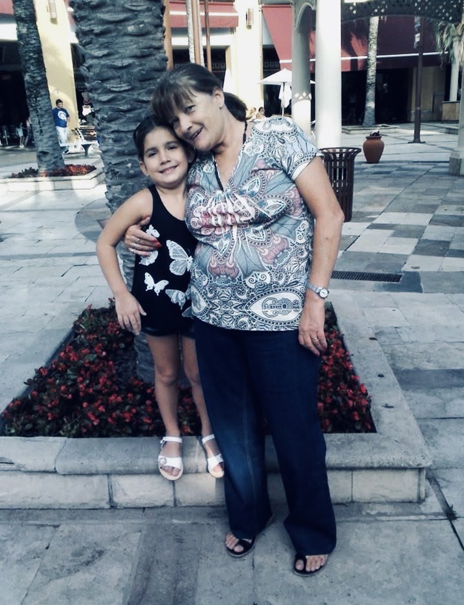 priscilaschener's tweet photo. Aun juntas,un poquito diferentes✨ https://t.co/6KrSSKTobY
