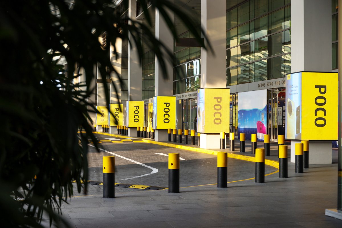 POCO_Japan's tweet image. 会場前もPOCOのロゴやキーヴィジュアルが！

ポールが黄色いのは偶然？それとも...？
#ウルトラPOCOいよいよ登場
